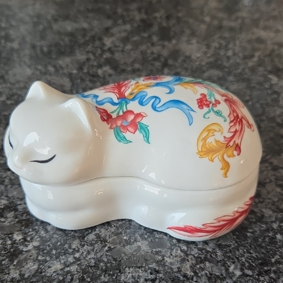Elizabeth Arden Accessories - Ceramic 2 Piece Japan Colorful Floral Ribbon Cat Trinket Box